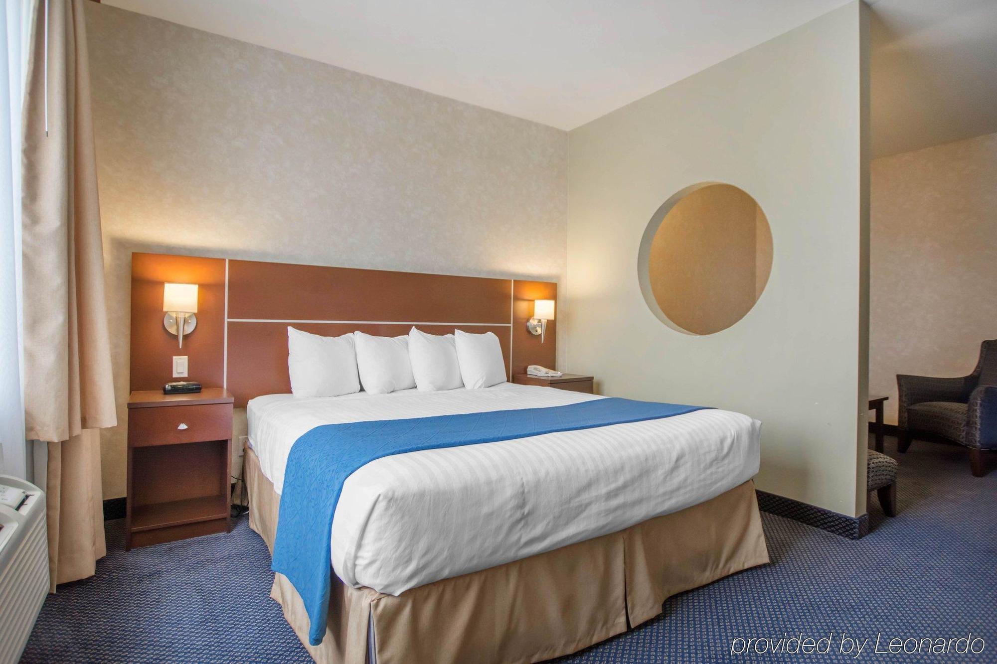Quality & Hotel Brossard