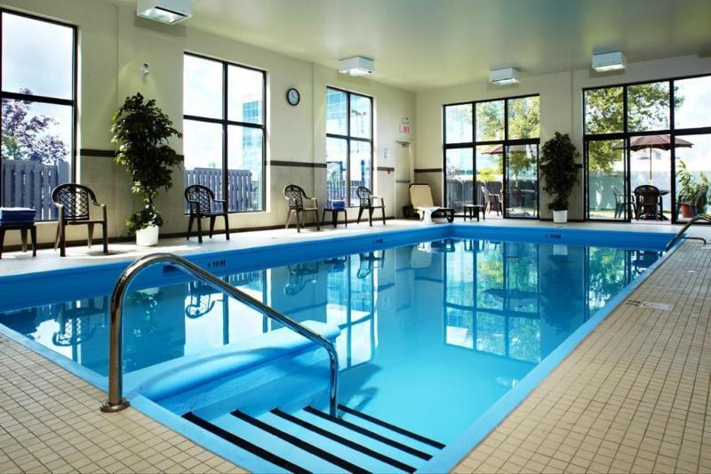 Hotel Quality & Brossard